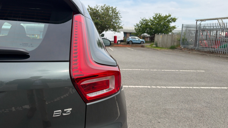 Volvo XC40 2.0 B3P Plus Dark 5dr Auto Petrol Estate